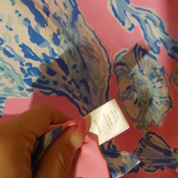 LILLY PULITZER SHELLCDESIGN SILK TOP SIZE S - Picture 4 of 4